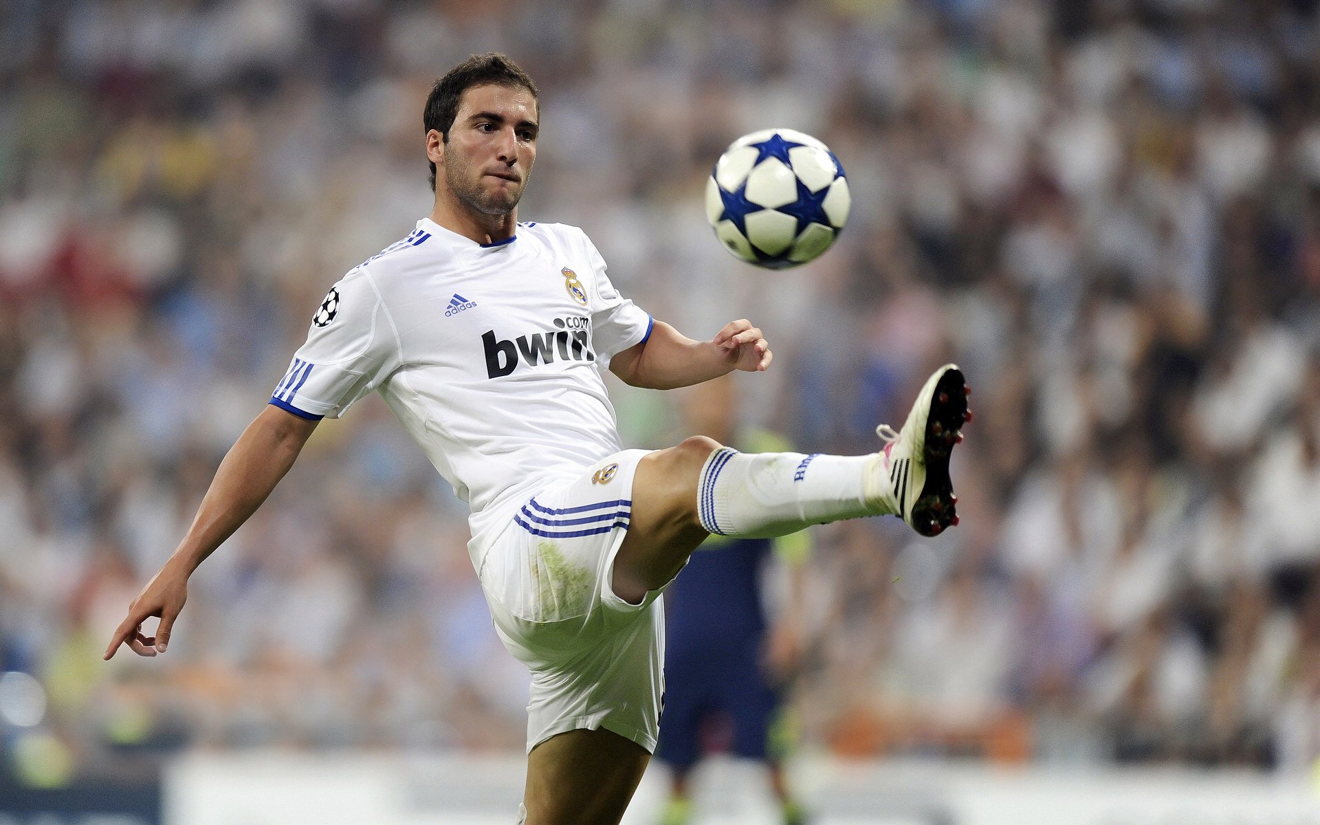 开云体育入口-拉什福德节奏完全掌控，亚特兰大强势晋级苏格兰—欧联杯的战术交响曲